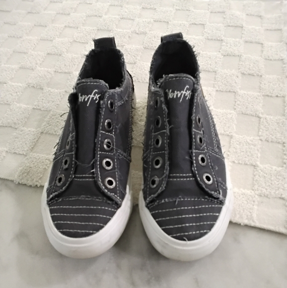Blowfish Malibu Laceless Sneakers. - Picture 2 of 5